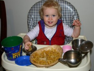 C highchair pasta play