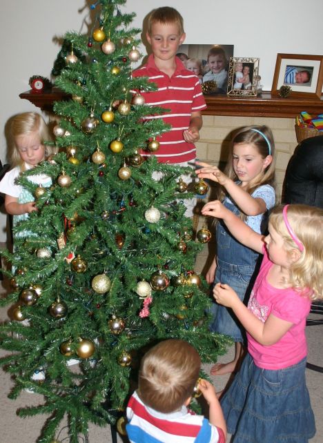 5 decorating Christmas tree 2012 IMG_7268